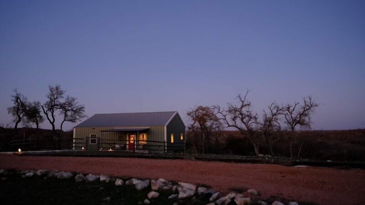 Doss House | Big Sky Guest House - Enjoy the stars in Fredericksburg, TX!