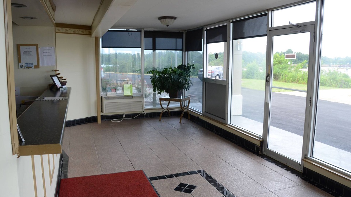 Madisonville Hotel | Big Spring Inn