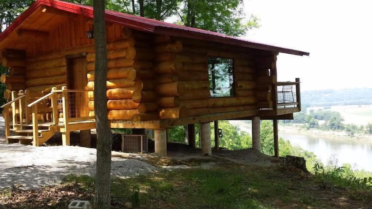 Grantsburg Cabin | BIG TIMBER RIVER CABINS "The Hawk's Nest"