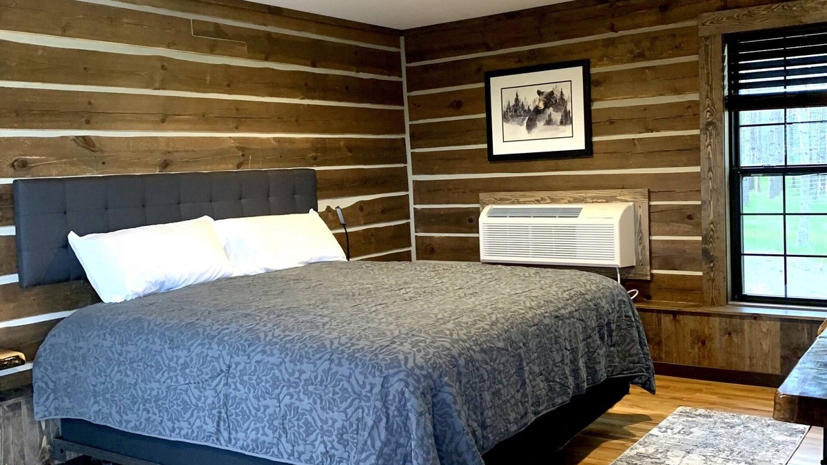 Lake Itasca Hotel | {Big Timbers} Lodging next to North Entrance of Itasca State Park