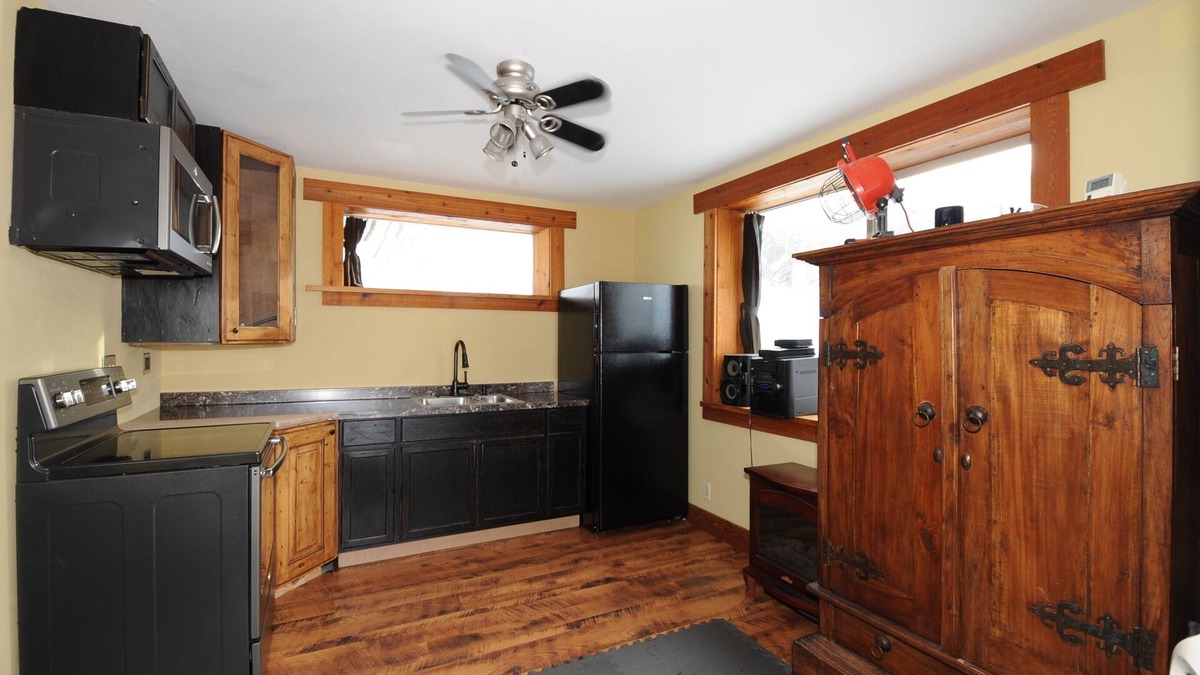 Kamas Cabin | BIG TINI CABIN for Rent Long Term Preferred