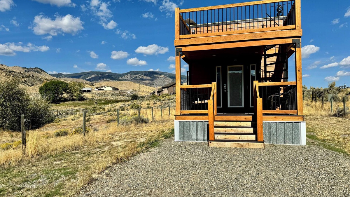 Salmon Cottage | Big Views in Salmon, ID - close to town and Goldbug Hotsprings