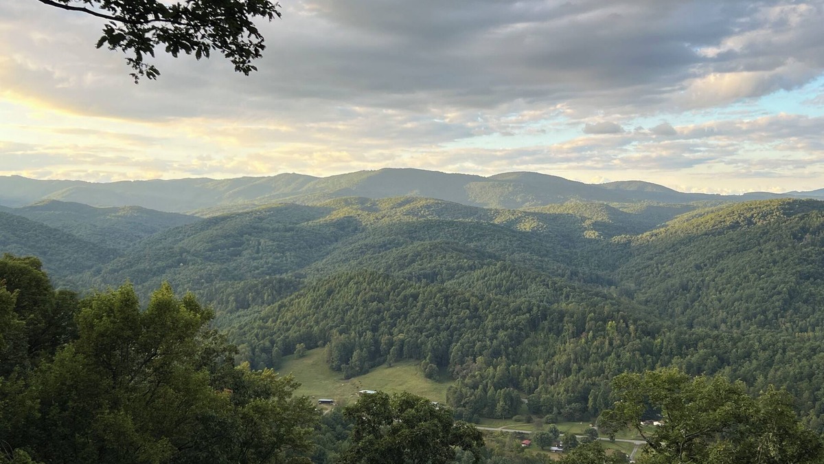 Purlear Cabin | Big Views & Seclusion at Chalk Dust Overlook - Newly Renovated Cabin in Purlear