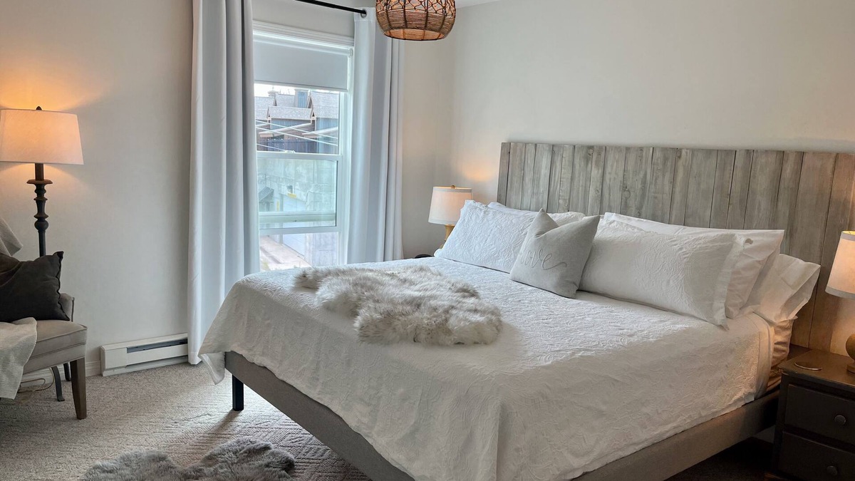 Big White Ski Resort Condo | Big White condo Ski-In/Out, Family Friendly sleeps 4
