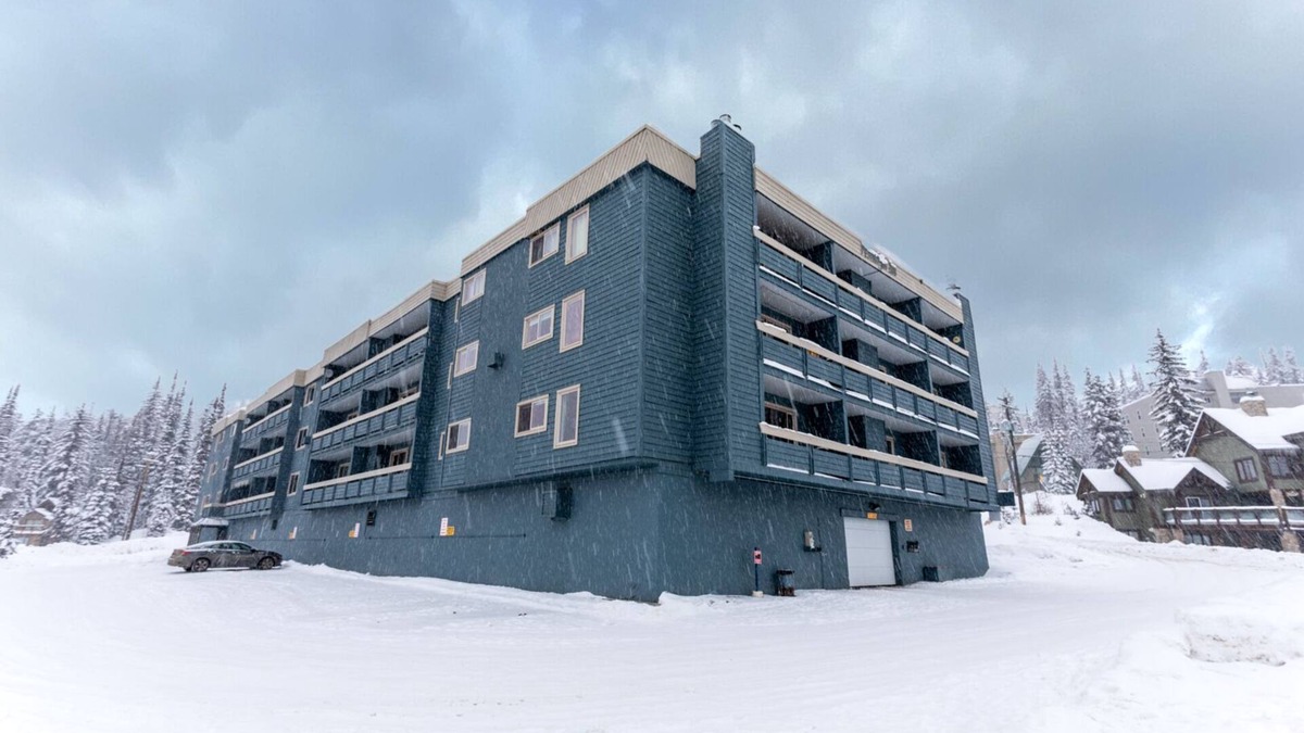 Big White Ski Resort Apartment | Big White Studio in the Heart of the Village