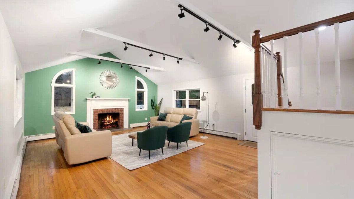 Town of Ramapo House | Big Yard, Pool, Fire Pit & Billiards!