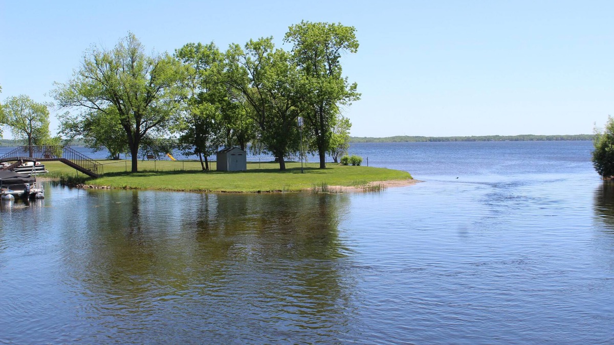 Webster Condo | Big Yellow lake Condo with Dock, Lake Front