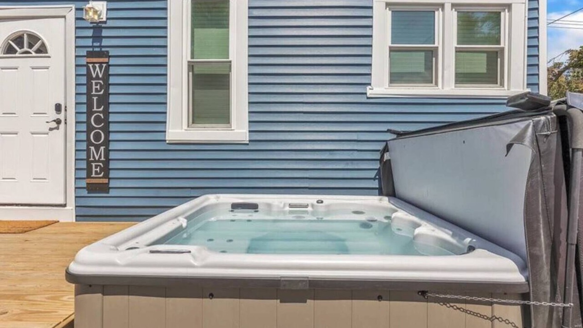 Bay City House | BigBlue! Dog Friendly | Big Groups | First Floor Master Bedroom | HotTub-all yr