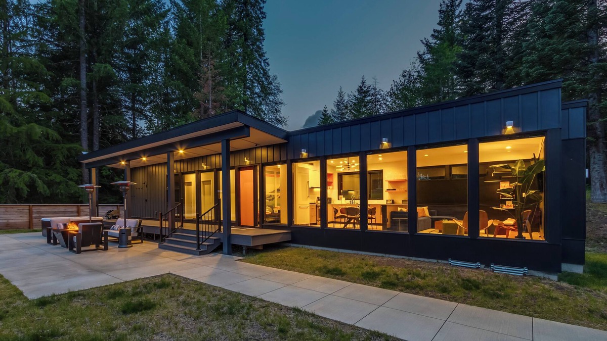 Randle Cabin | Bigfoot Encounter, Pickleball Court, River, HotTub, EV