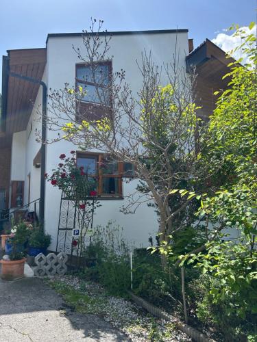 Mieders House | Bijou Homestay II - Mansarde Room w Mountain View