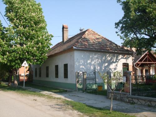 Dunaszentmiklos House | Bike Stop Duna