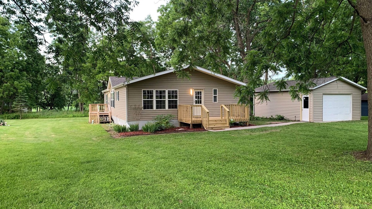 Peterson House | Bike trail stay near Lanesboro