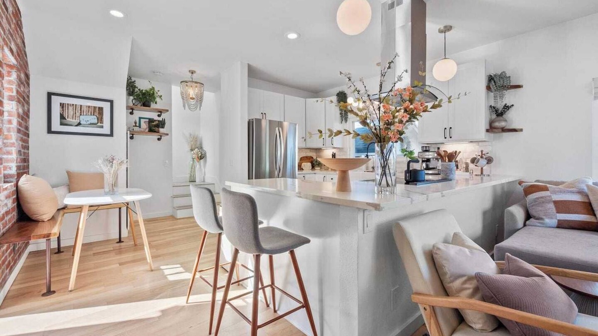 Point Loma House | Bikes, beach gear, private yard + walk to sand — your OB surf & chill escape awaits.