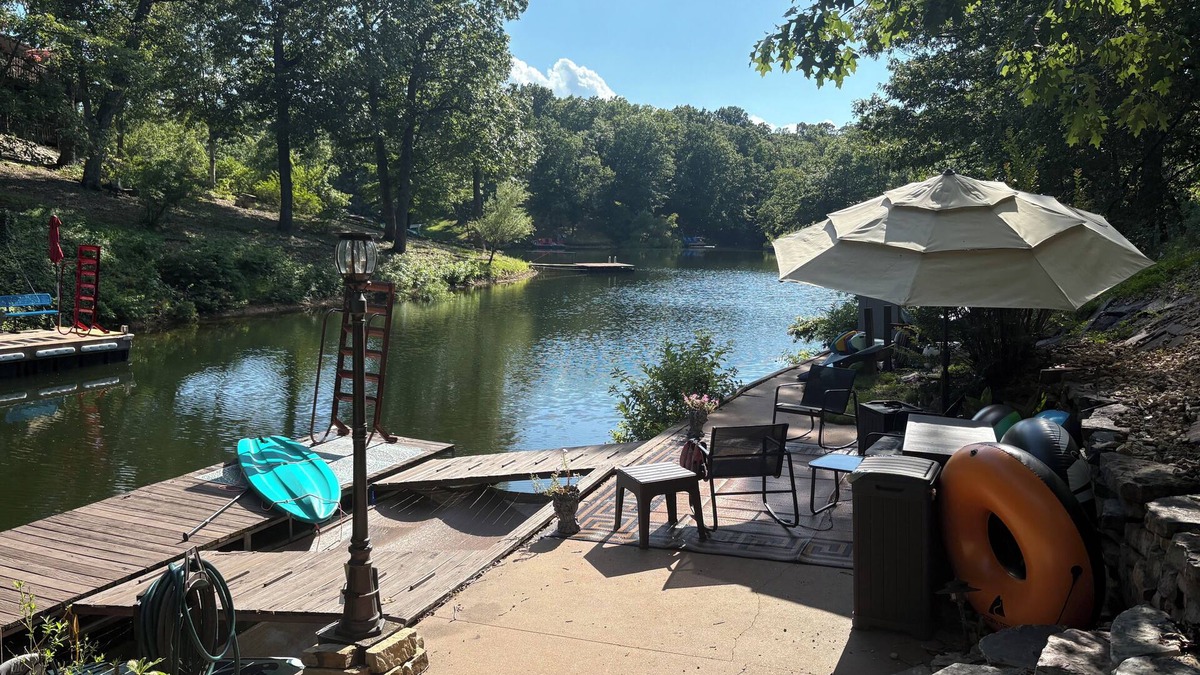 Bella Vista Apartment | Biking and hiking getaway close to trails and on lake