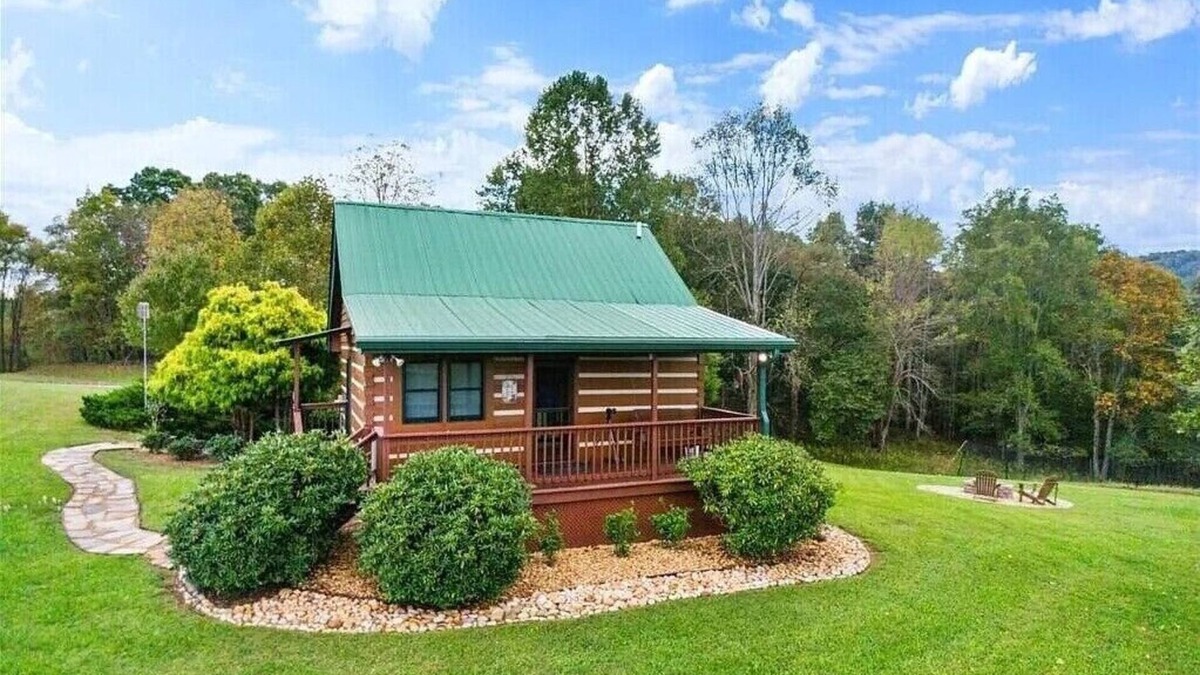 Max Meadows Cabin | Bilbo Baggins New River Cabin. A charming escape inspired by the Shire.