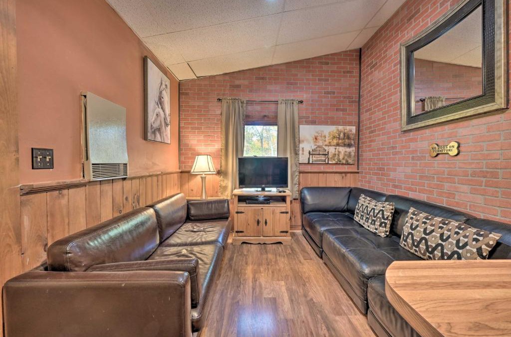 Huntingdon House | Bill Pickett Apt on 50-Acre Ranch - 1 Mi to Lake