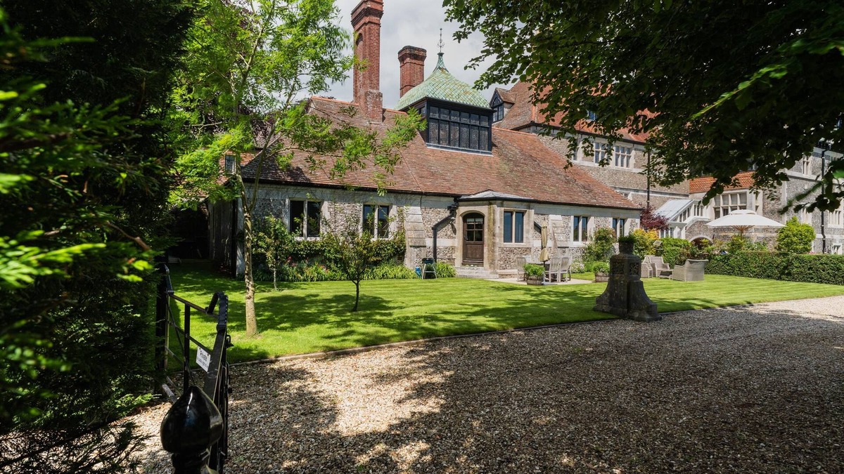 Lyme Regis House | Billiard House Rousdon, 350 acres, private beach - winter discounts !