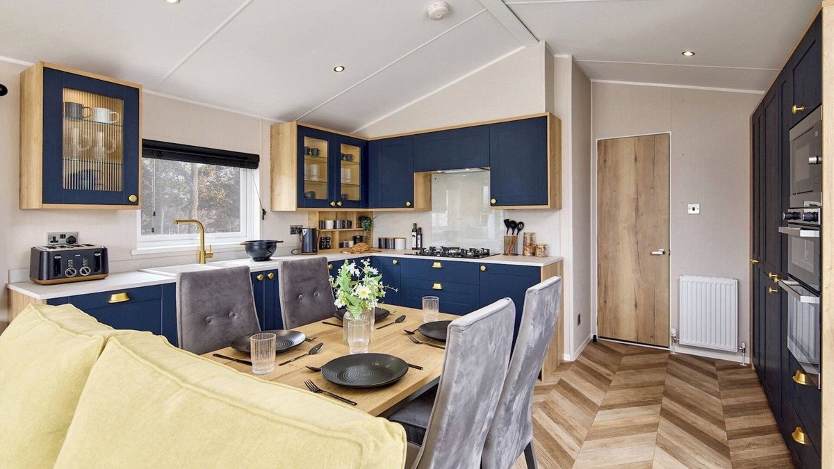 Great Houghton House | Billing Aquadrome 2 Bed Hot Tub Caravan MI19