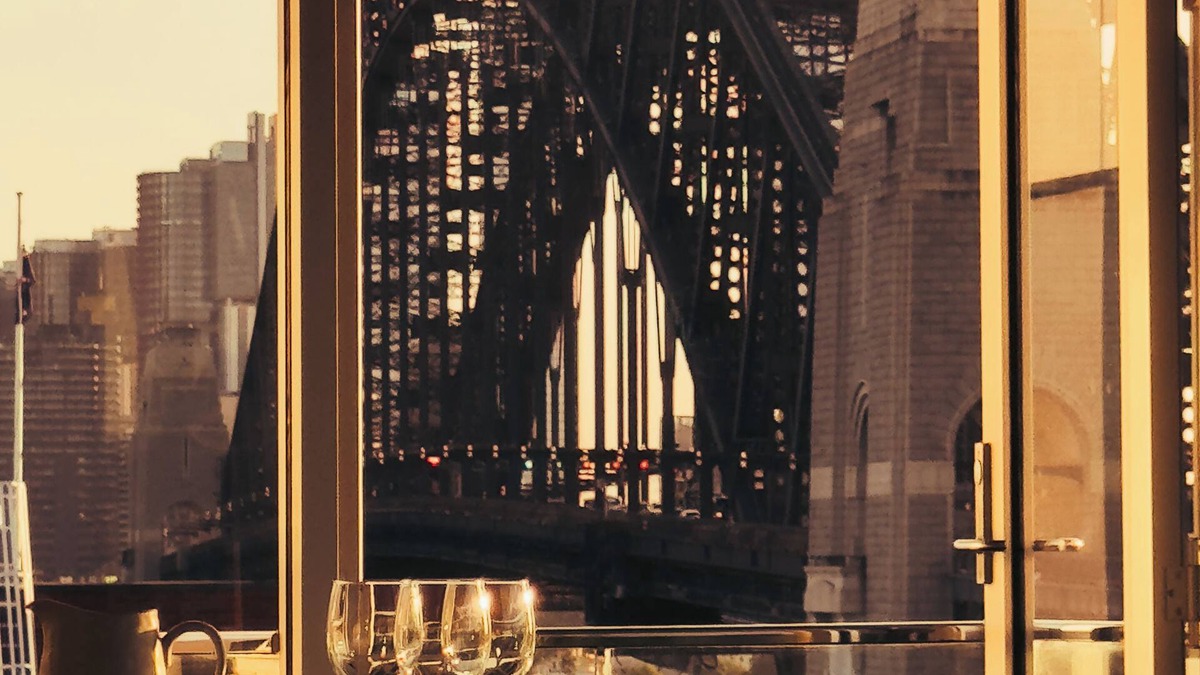 Kirribilli Apartment | Billion Dollar View | Spacious CBD Apartment 2bdr
