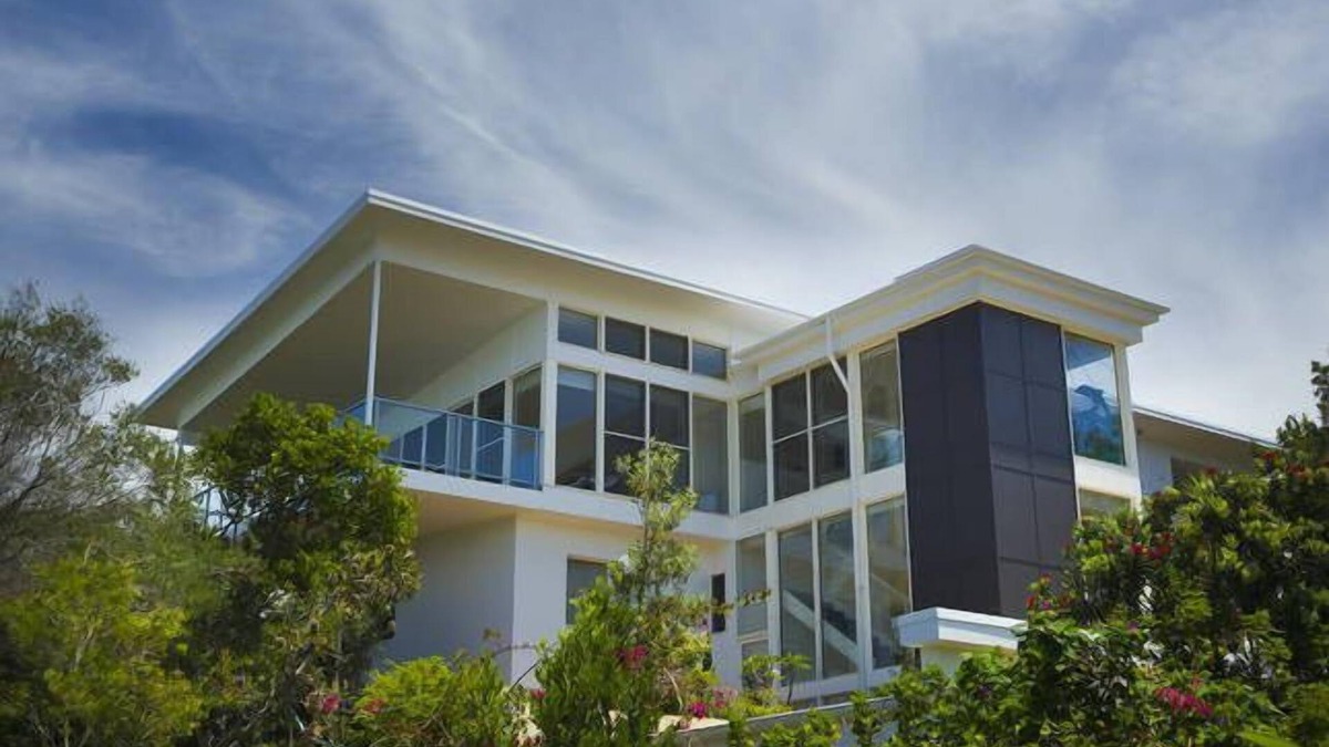 Boomerang Beach Apartment | Bills on Boomerang - 2 min walk to the beach. Awesome Views!