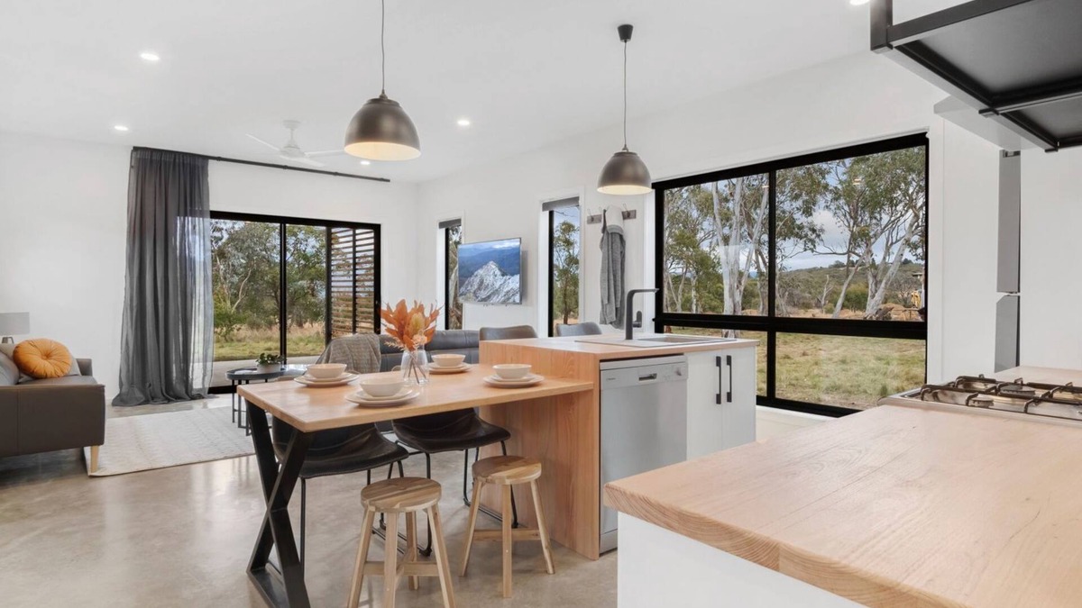 Hill Top Cabin | Billy Button Retreat