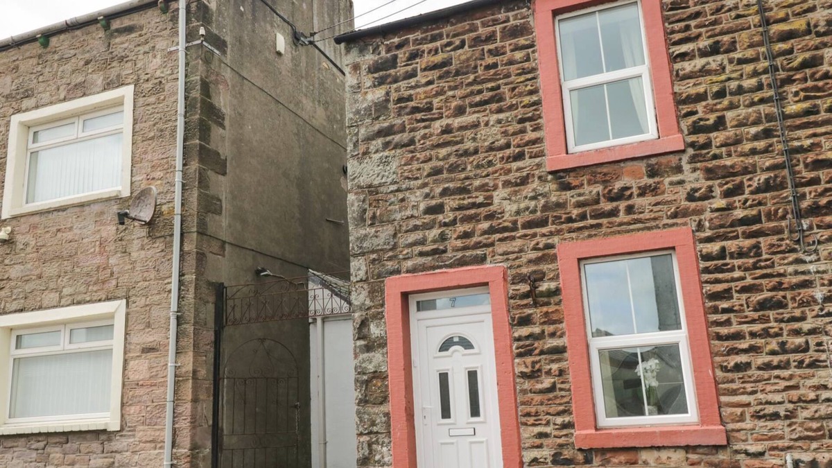 Dearham House | BILLY'S COTTAGE, pet friendly, with a garden in Dearham