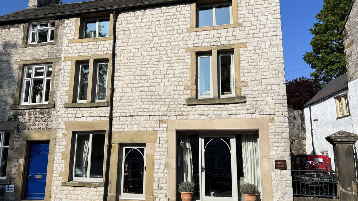 Tideswell Cottage | BILLY WHISKEY'S, pet friendly, character holiday cottage in Tideswell