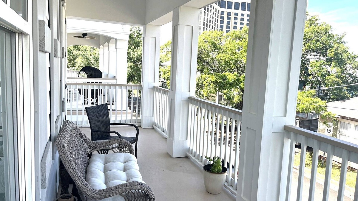 Biloxi Condo | Biloxi Romance - one bed with balcony near Biloxi Beach & one block to casinos!