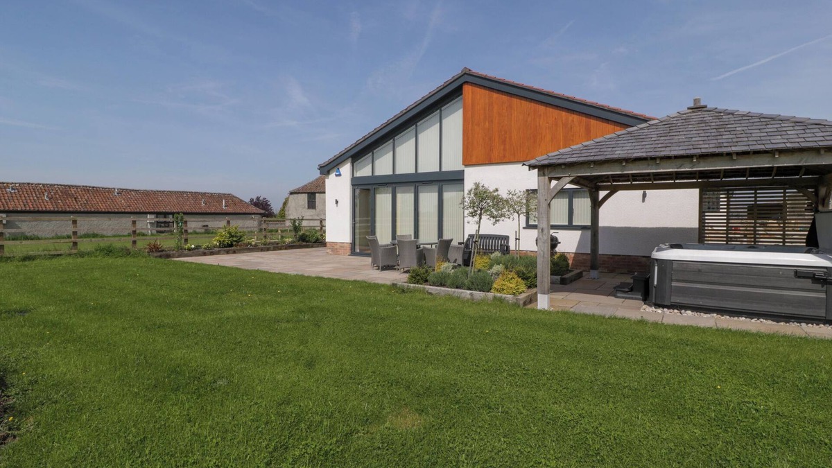 Pilning Cottage | BILSHAM MEADOWS, family friendly, luxury holiday cottage in Aust