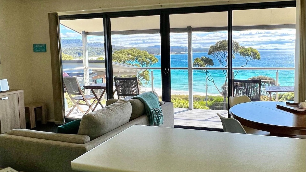 Binalong Bay House | BINALONG BAY COTTAGE 2 bedrooms, 2 bathrooms, amazing views of Binalong Bay