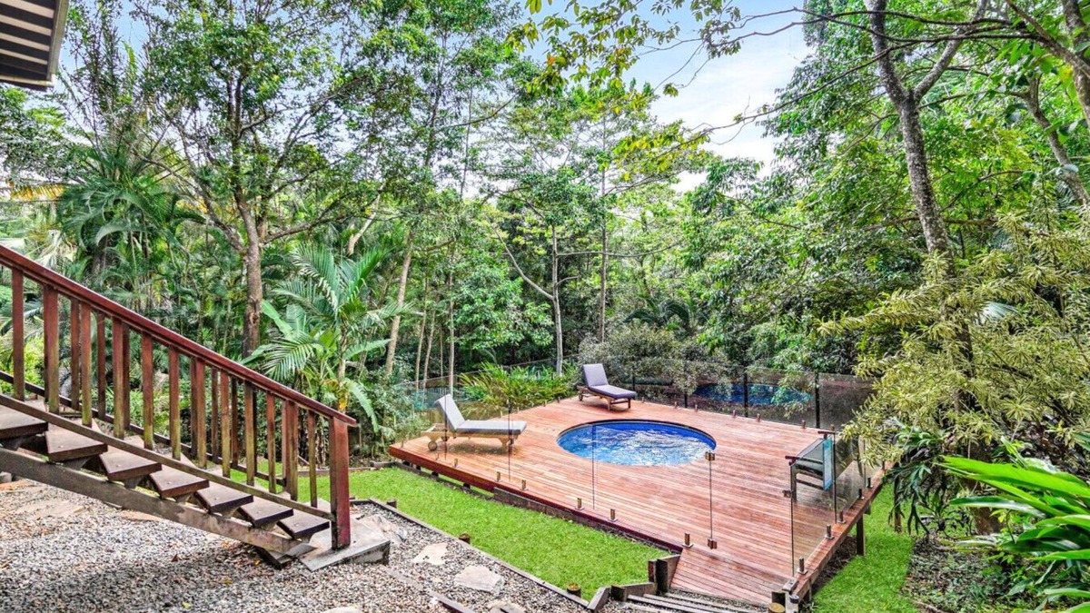 Brinsmead House | Bindi Treehouse - Secluded Rainforest Pet Friendly Retreat in a Stunning Treehouse