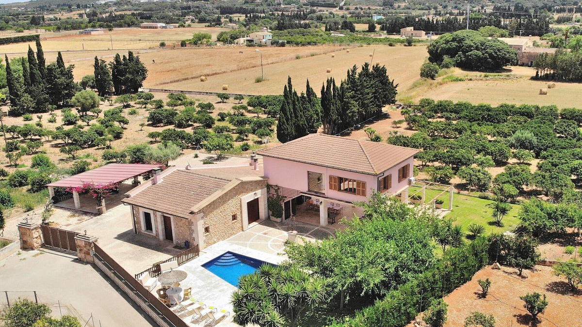 Majorca Villa | Biniaco 239 magnificent villa with private pool, large outdoor area, barbecue and air conditioning