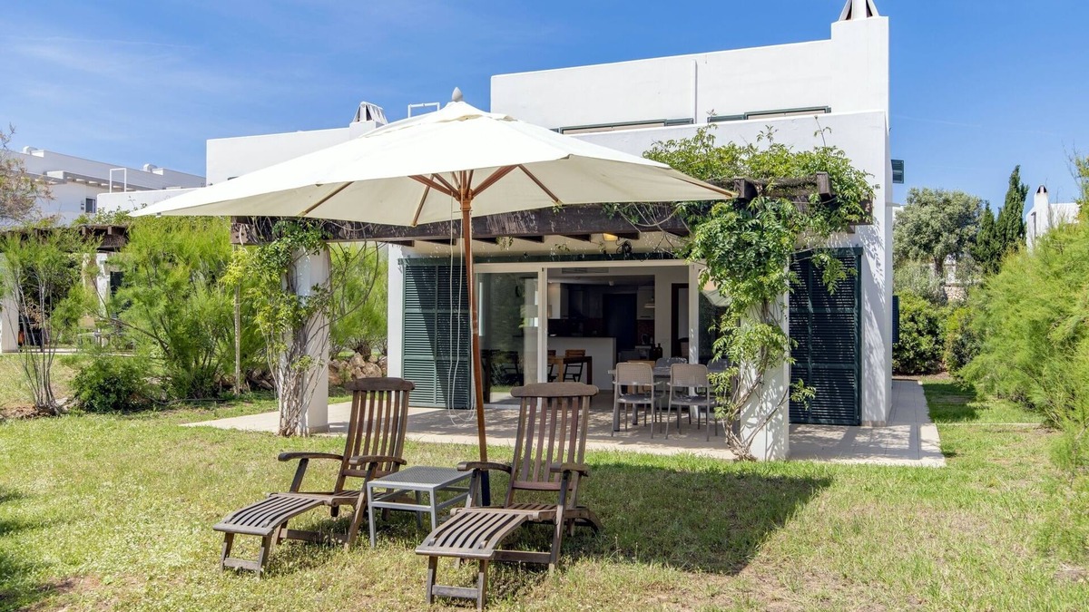 Marina de Son Ganxo Villa | Biniancolla Heura villa with communal pool