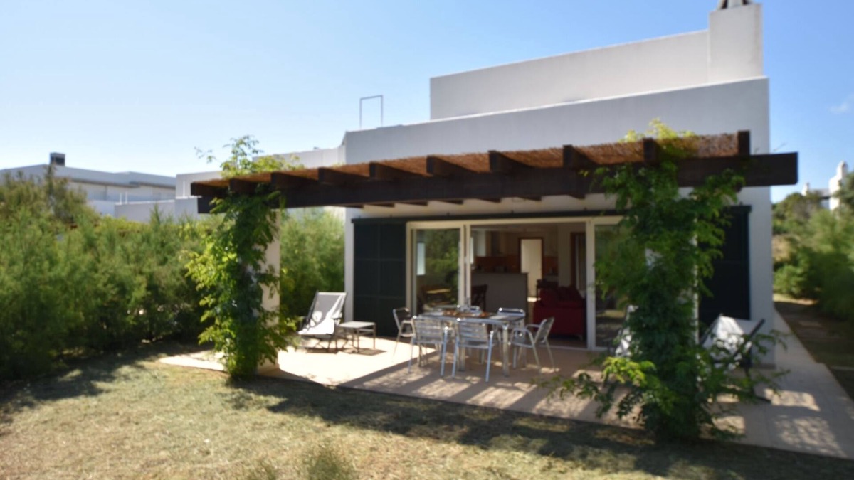Biniancolla Villa | Biniancolla Iris villa with communal pool
