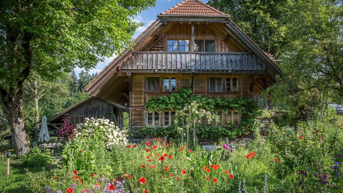 Rueggisberg Apartment | Biodiverse & organic with pond & sauna, regional cuisine on request, coaching