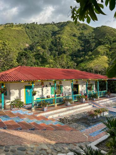 Gigante Hotel | Biohabitat Entre Montañas
