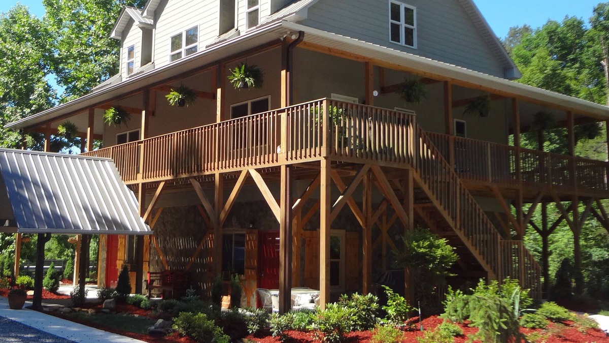 Traphill Cabin | Birch Suite: Cozy NC Mountain & Riverside Cabin @ Roaring River Vineyards