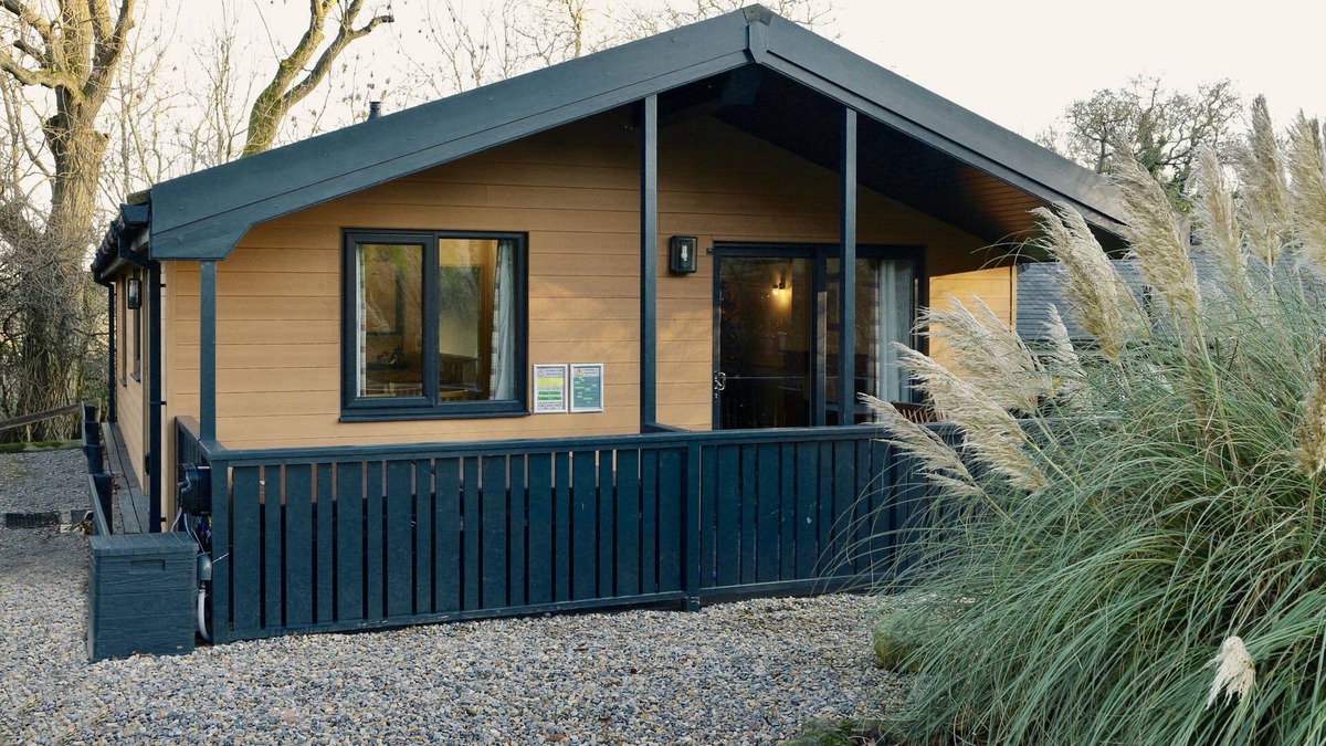Richmond Cabin | Birch Traditional Single Storey Lodge in Tranquil Settings, Sleeps 4