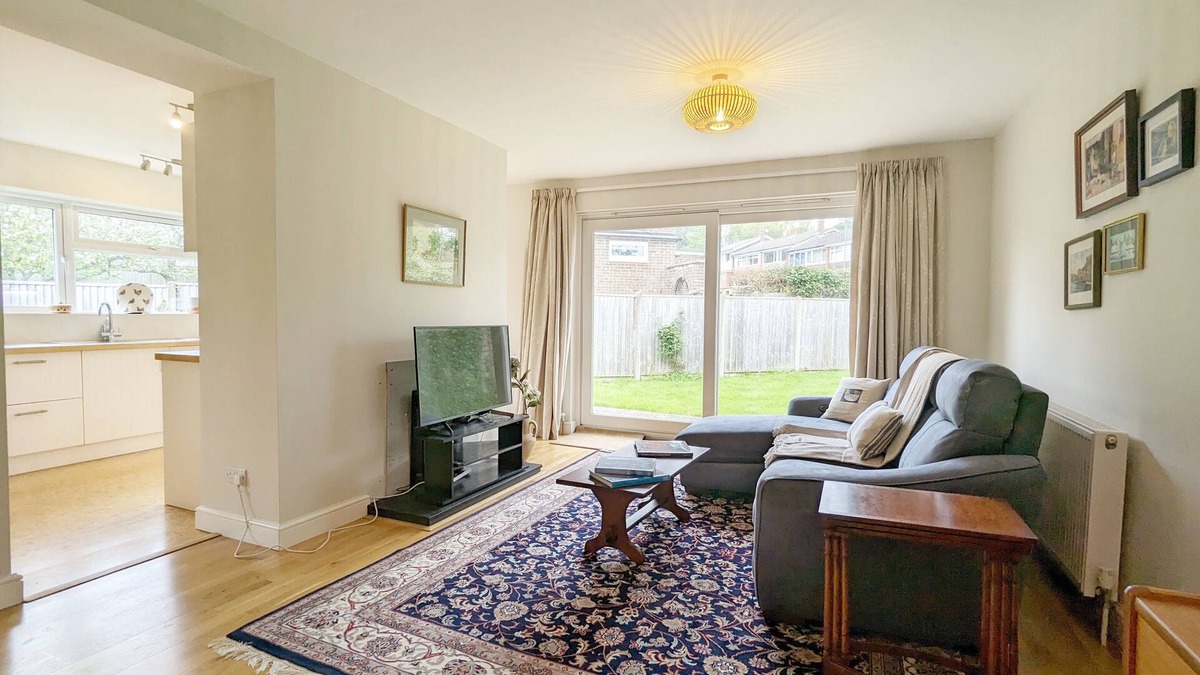 Emsworth House | Birch Tree - a family house that sleeps 6 guests in 3 bedrooms