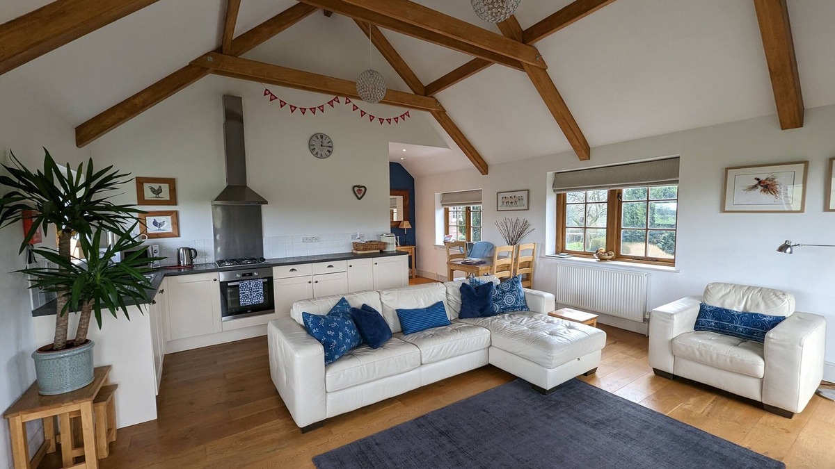 Llanvair Kilgeddin House | Birch Tree Barn, Abergavenny.On the border of the Brecon Beacons