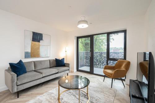 Godalming Apartment | Birchgrove Pepperpot House Exclusively for 65s
