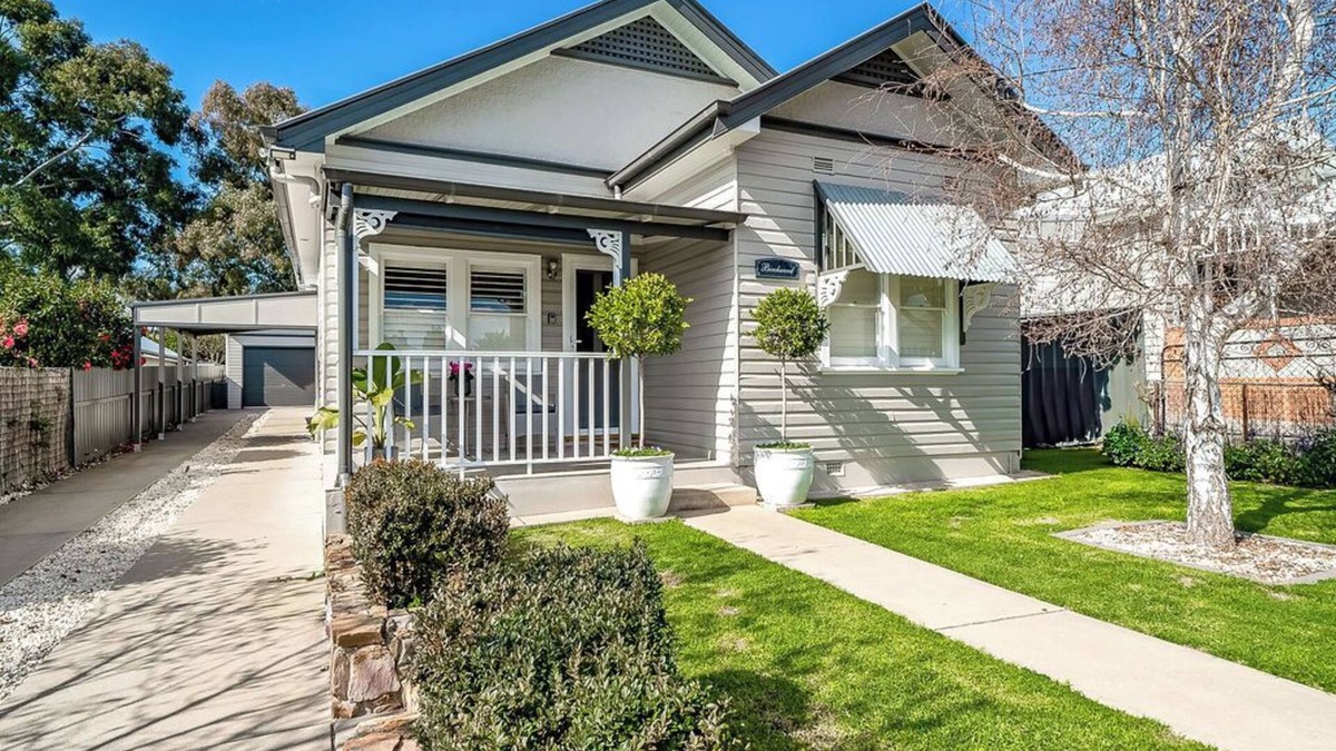 Turvey Park House | Birchwood in Turvey Park with pool and separate granny flat