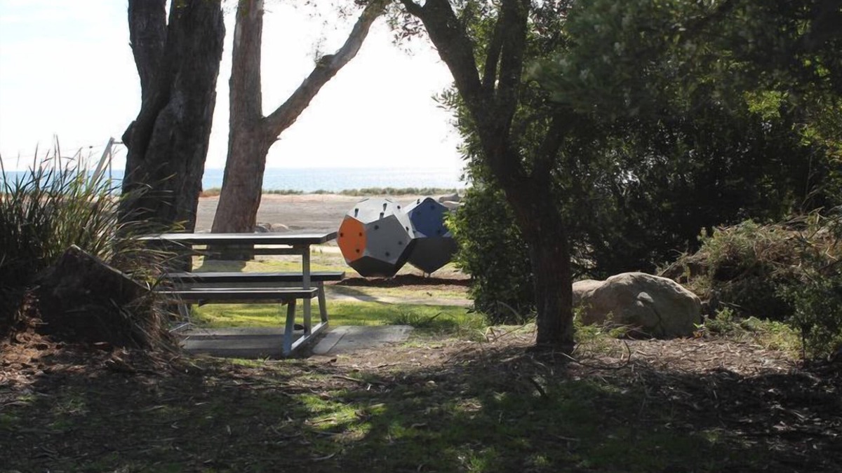 Bridport Cottage | Bircoo Cottage Beach and golf getaway