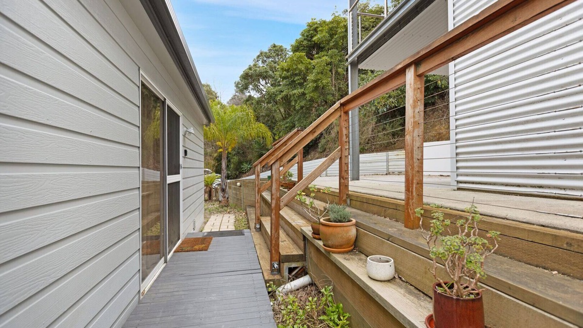 Lakes Entrance House | Bird and Beach - Close to walking trails leading to the beach and Lake Bunga