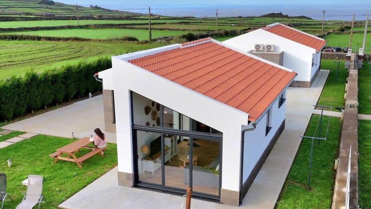 Altares House | Bird House by PontaNegraAzores