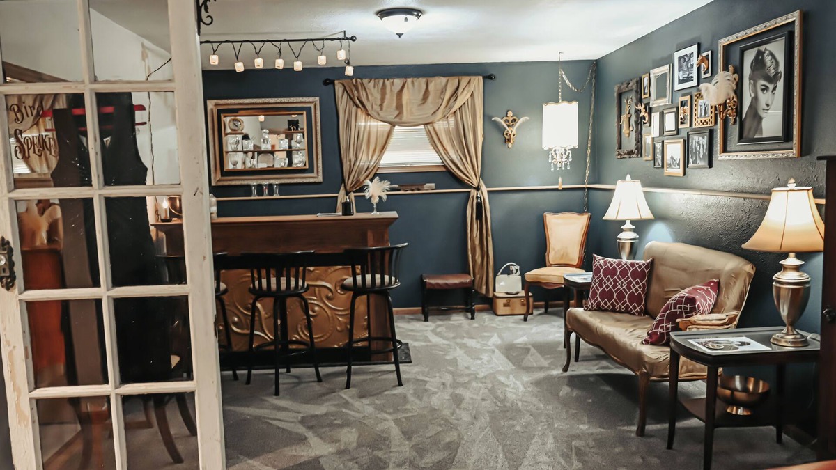 Loyal House | Bird Jax's Speakeasy