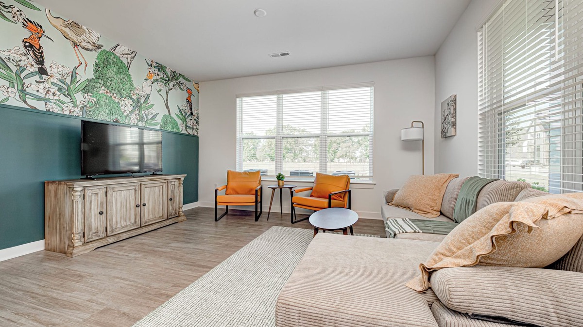 Noblesville Apartment | BIRD SANCTUARY - KING BED/QUEEN BED