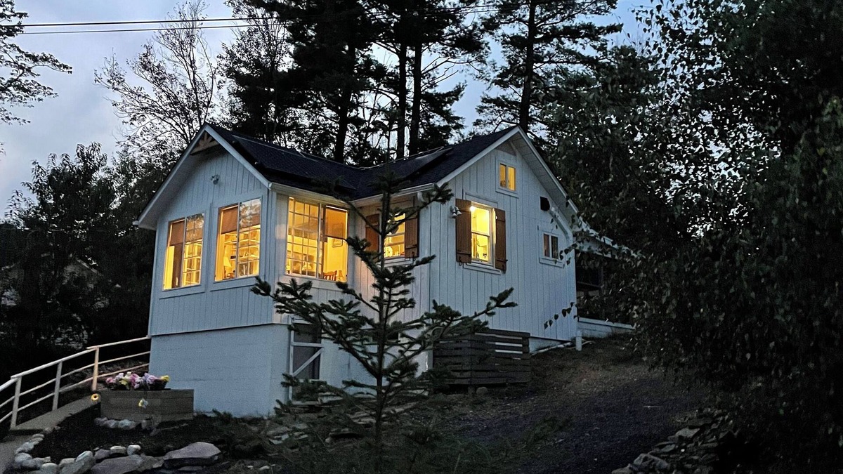 Wurtsboro Cottage | Bird Songs, Come Listen Awhile – Perfect for Remote Work & Weekend Getaways