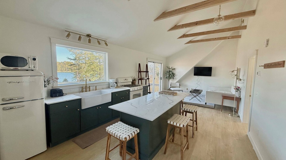 Mid-Coast and Islands Apartment | Bird Watching Paradise @ Waterfront Harpswell with Private Deck