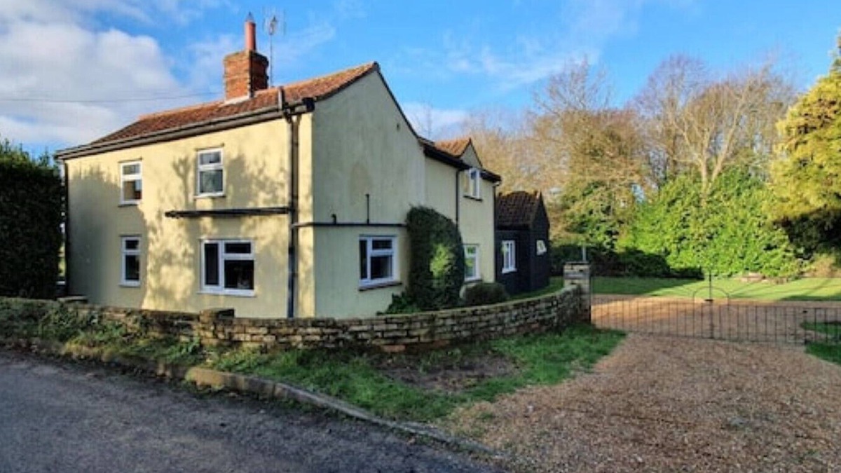 Wenhaston Cottage | Birdhaven - Large Cottage 6.5 miles from Southwold
